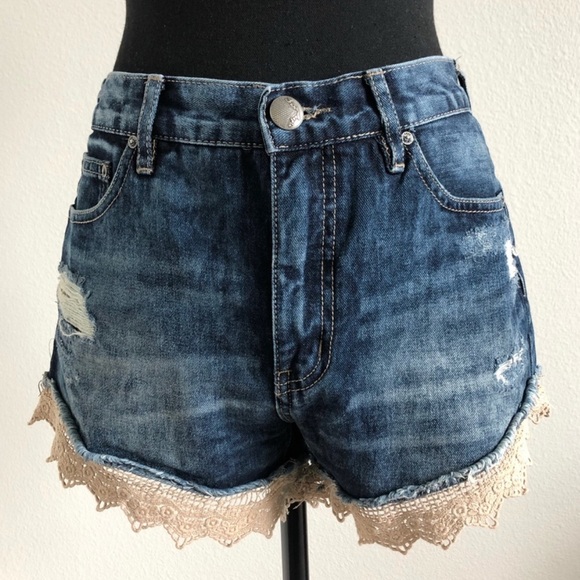 Free People Daisy Chain Lace Trim Distressed Jean Shorts Size 27 - Picture 5 of 7